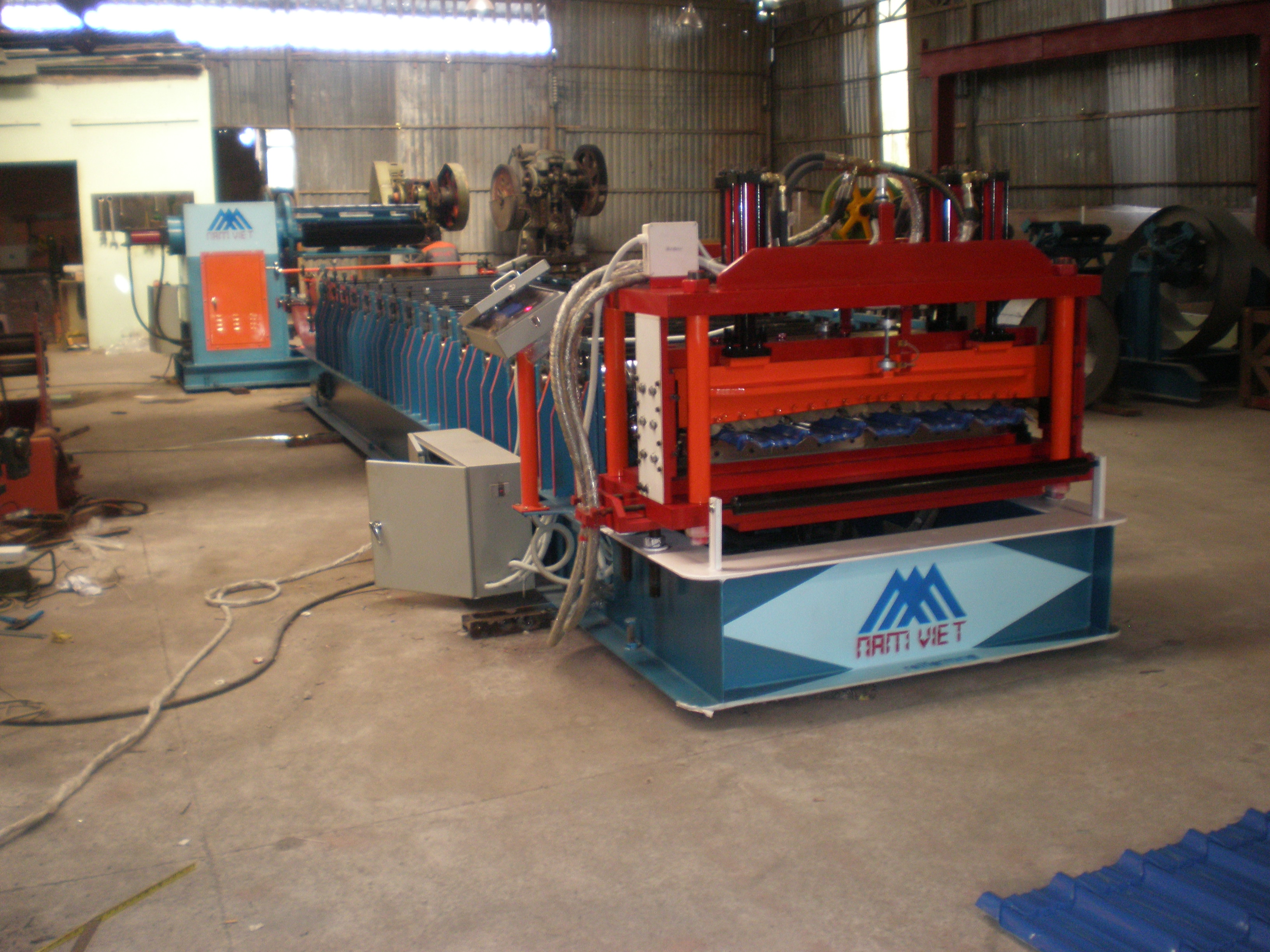 STEP TILE ROLL FORMING MACHINE